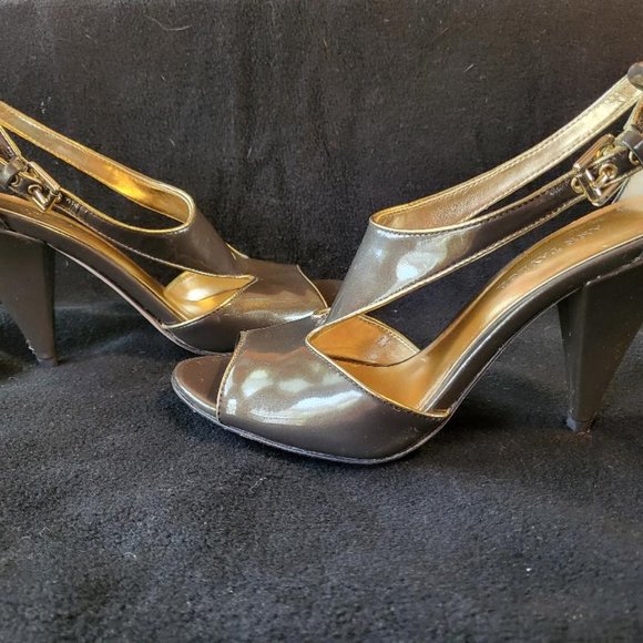 Patent leather metallic beige with gold trim 3 1/2 inch Ann Taylor heels size 6 - Picture 4 of 9